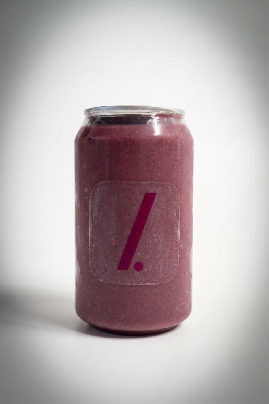 Açaí smoothie sa bananom, borovnicom i bademovim mlekom